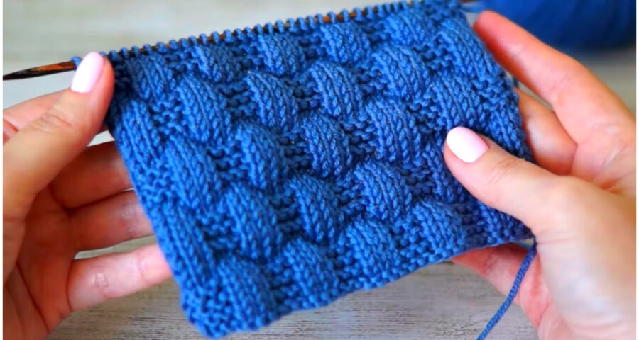 Patrón tridimensional en relieve con agujas trenzadas