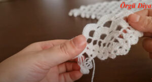 Chal tejido a crochet triangular