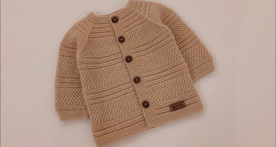 CARDIGAN LINEAL PARA BEBES A DOS AGUJAS