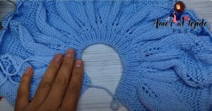 Bonita chambrita de niña a dos agujas