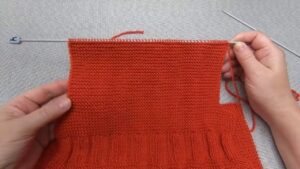 Bonito abrigo de niñas a dos agujas