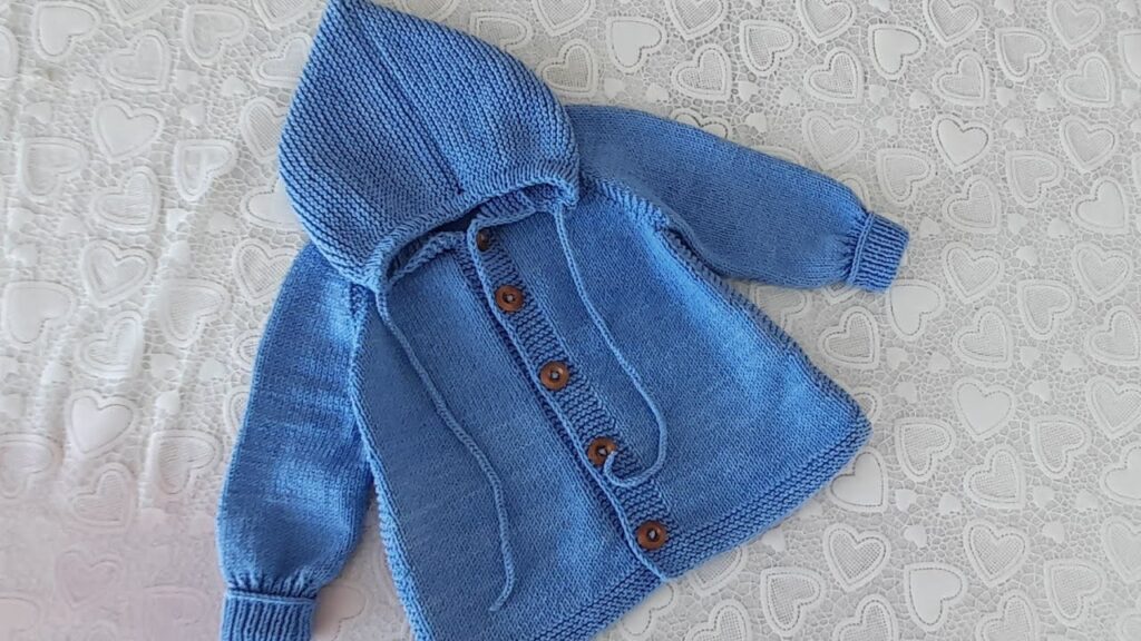 Abrigo con capucha de niños a palillos