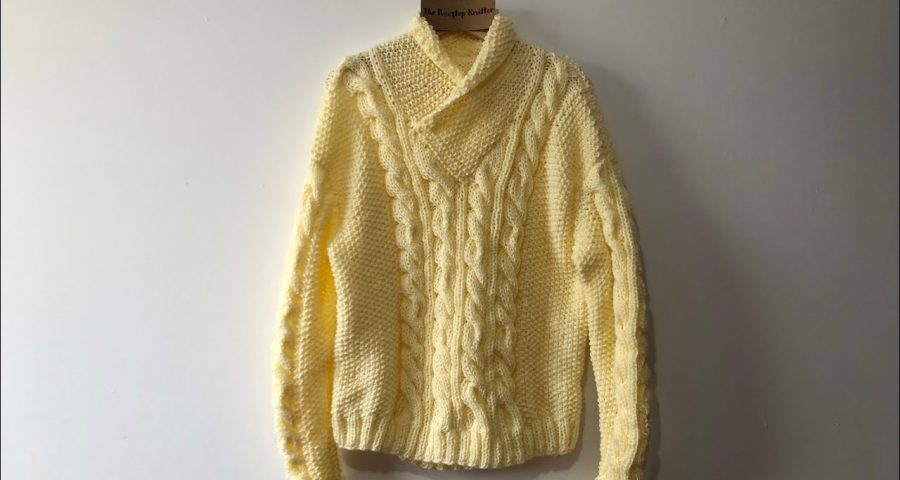 Jersey con trenzas o cables tejido a dos agujas cuello envolvente