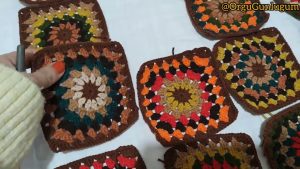 Chaleco con grannys tejidos de dama a palillos